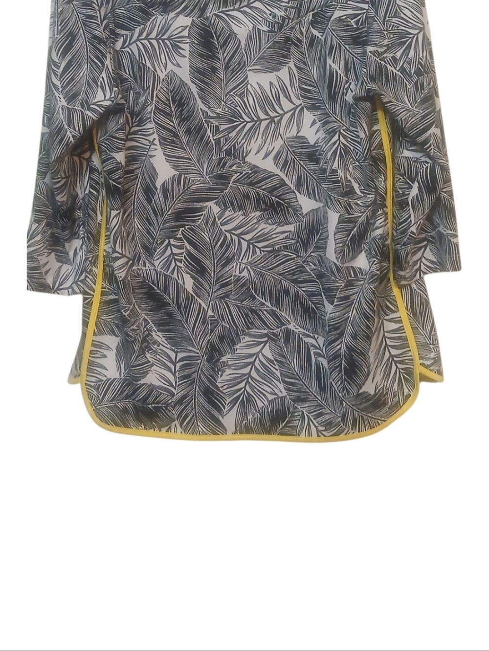 Ruby Rd -White Short Sleeve Blouse W/ Black Feather Print & Yellow Trim, Size PS - Picture 6 of 10